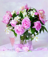 Без бренда «Нежный букетик с розами и настойка» в Саранске