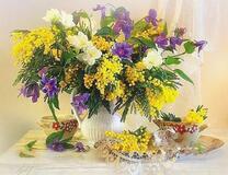 Без бренда «Букет из мимозы и колокольчиков в вазе» в Саранске